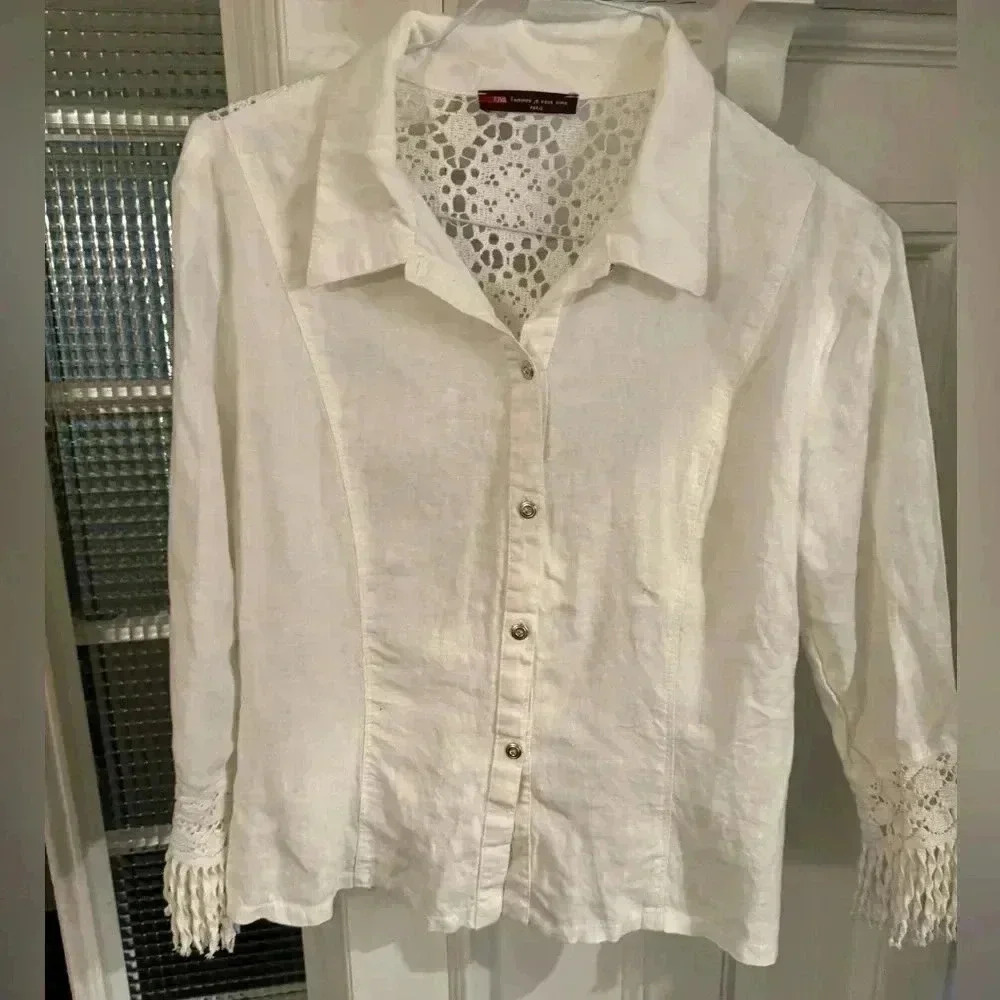 FJVA Paris 100% linen button up top w/lace back and fringe cuffs.